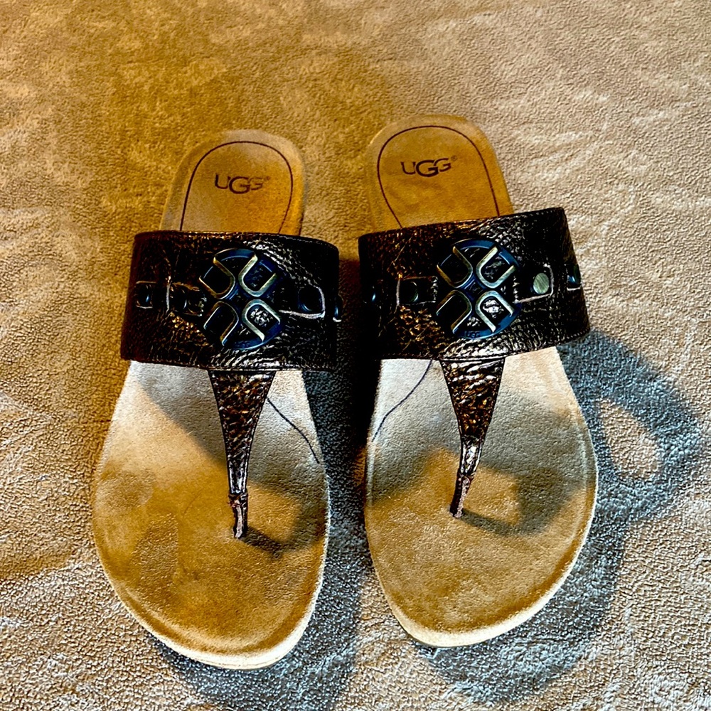 Cute metallic Ugg brand sandals in Like New Condition